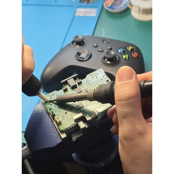 Геймпад Xbox One снова в строю — стик заменен